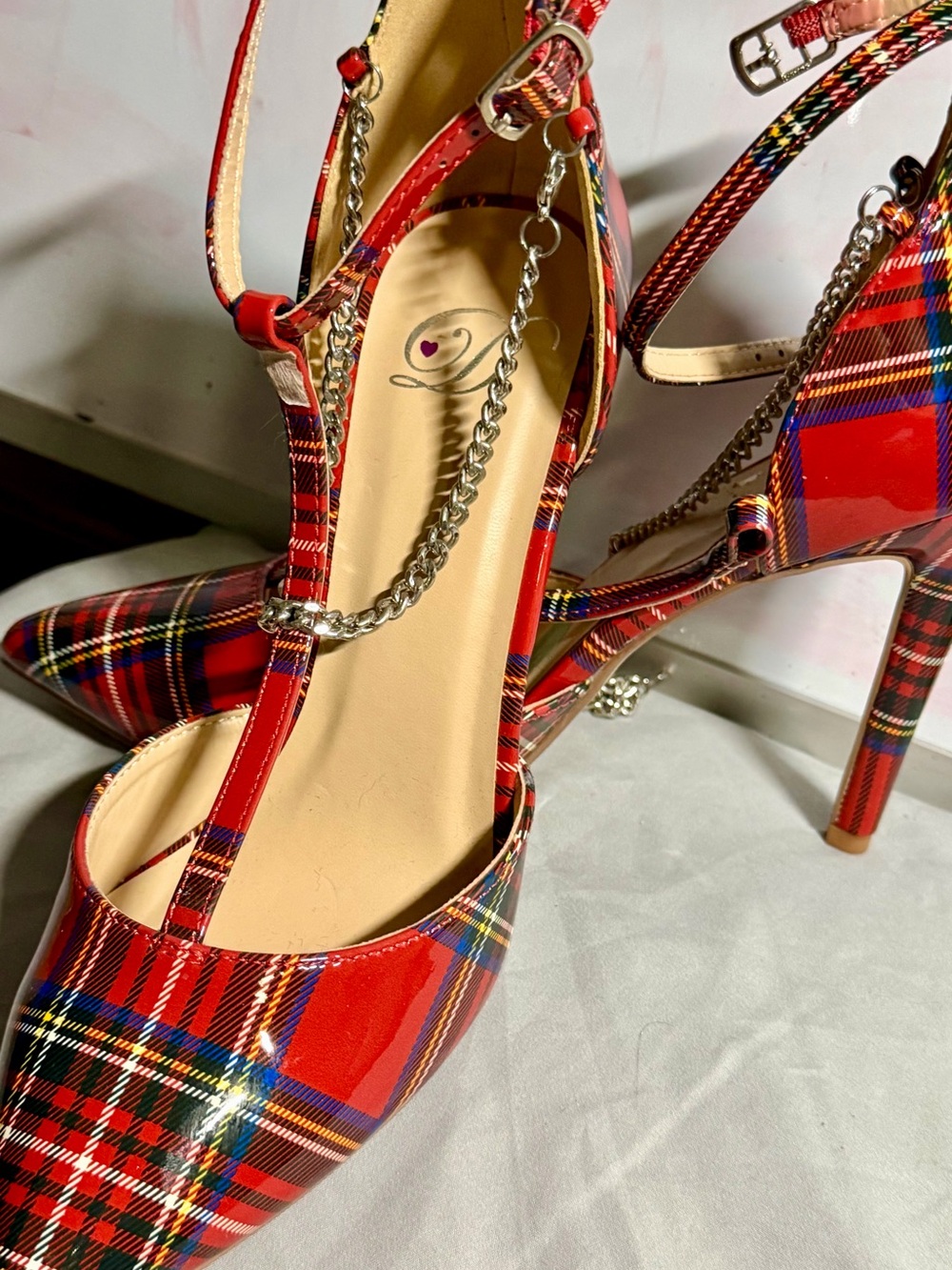 Source Unknown Red Plaid Patent High Heel Pumps with Silver Chain